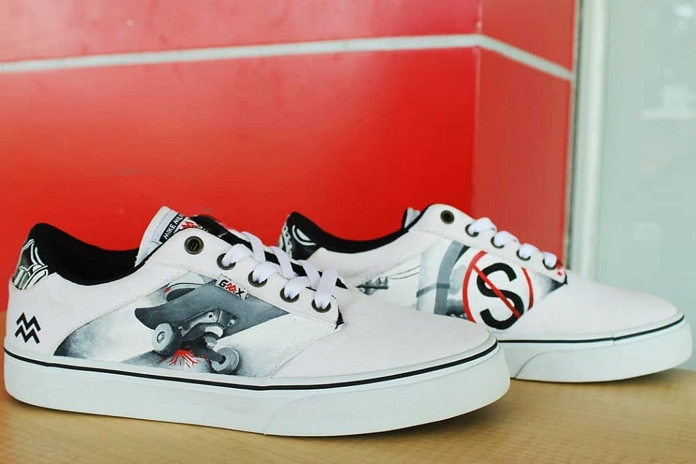 Customized sneakers jadi salah satu fashion goods paling populer yang ditangani Ornare Industry